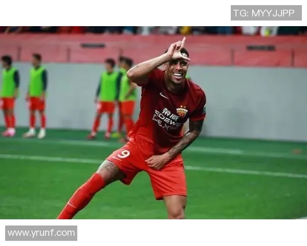 足坛巨星被租借引热议未来归属成球迷关注焦点