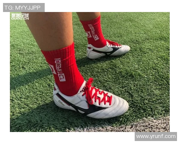 足球袜背后的科技与设计揭秘 球星穿袜的舒适性与性能提升